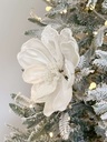 Magnolia blanca con perlas