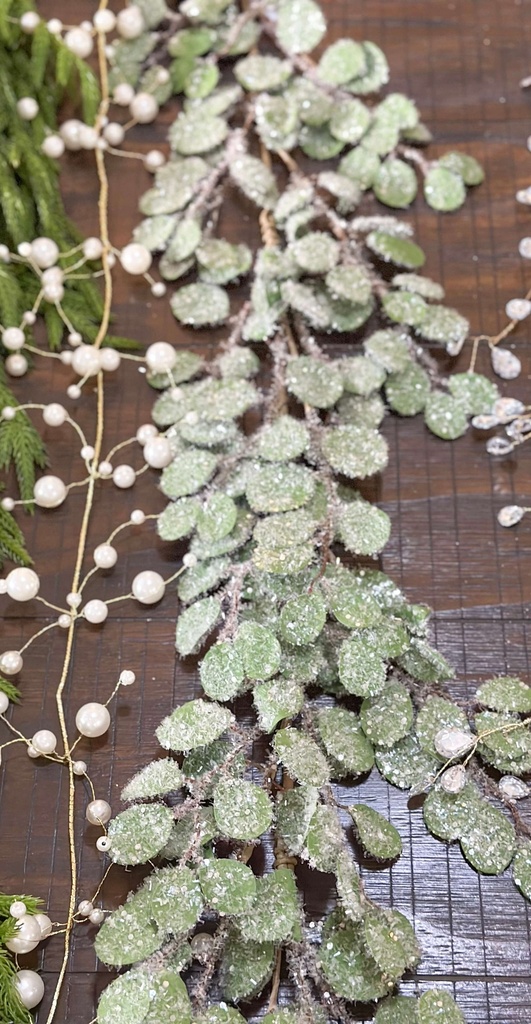 Guirnalda de eucalipto escarchado
