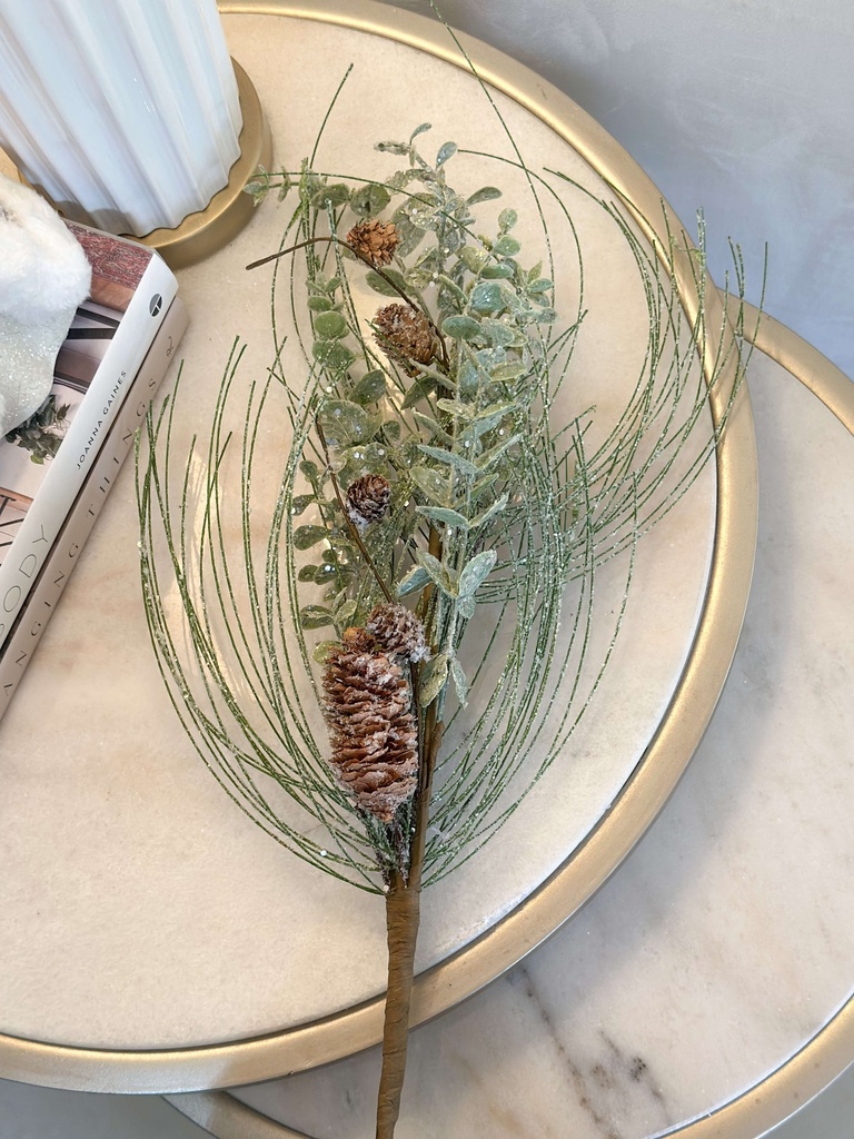 Rama de pino y bellota