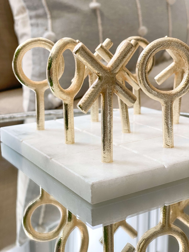 X0 de metal y marmol