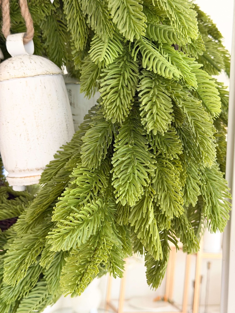 Corona de pino noble fir