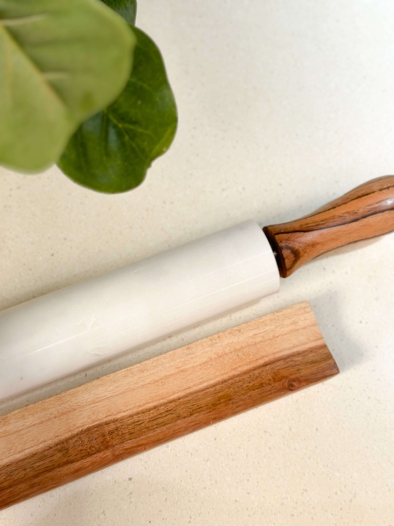 Rodillo de marmol con base de madera
