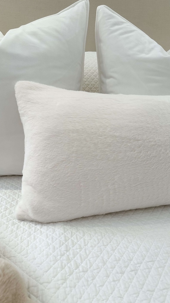 Cojin lumbar oversized faux fur