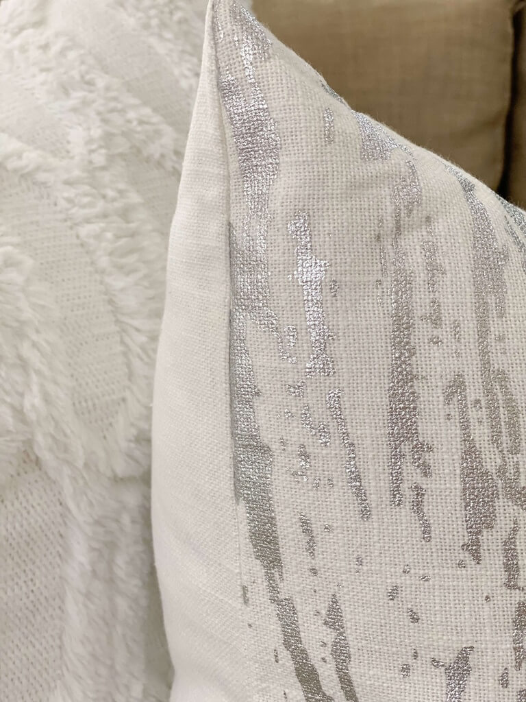 Forro de Cojin trazos plateados