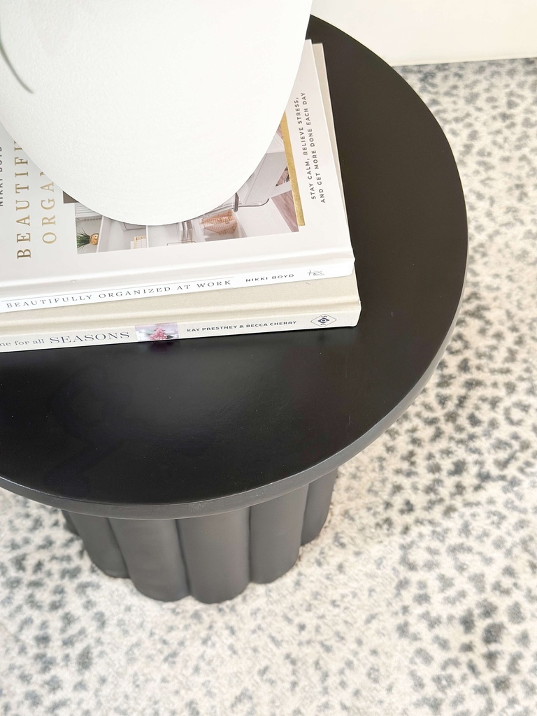 Mesa Auxiliar scalloped negra