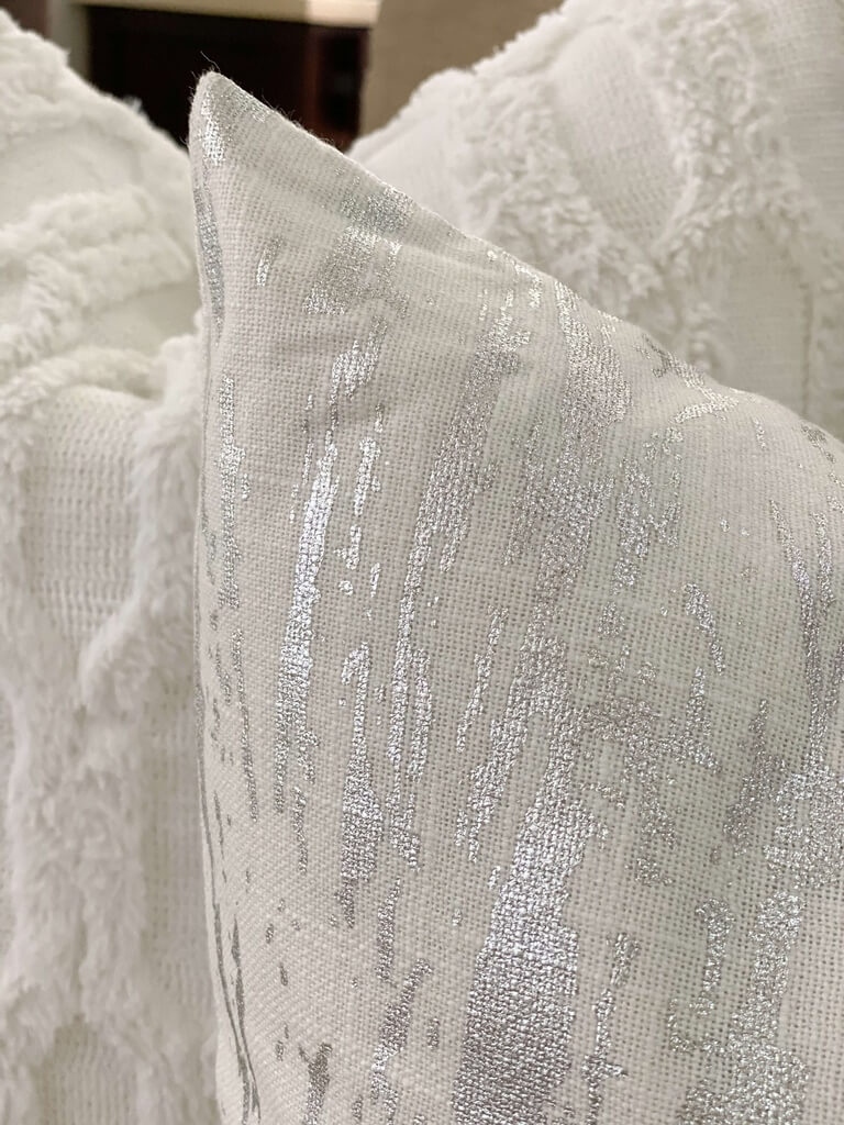Forro de Cojin trazos plateados