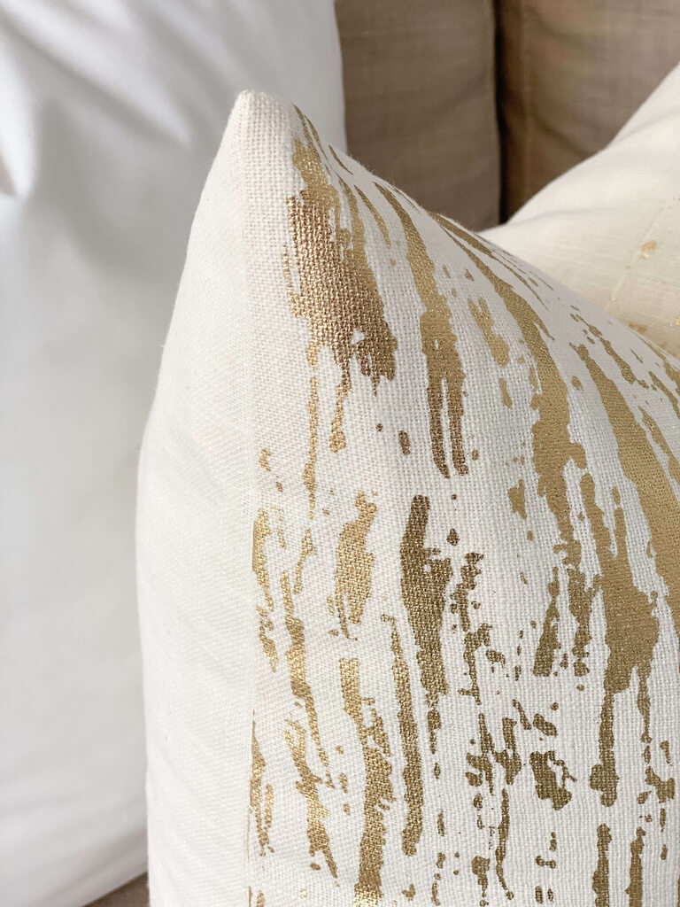 Forro de Cojin trazos dorados