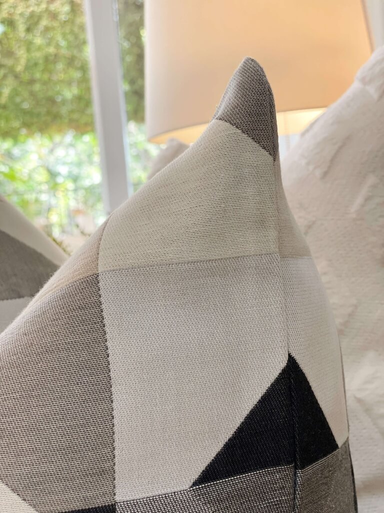 Forro Geometrico Negro, Gris y Tan