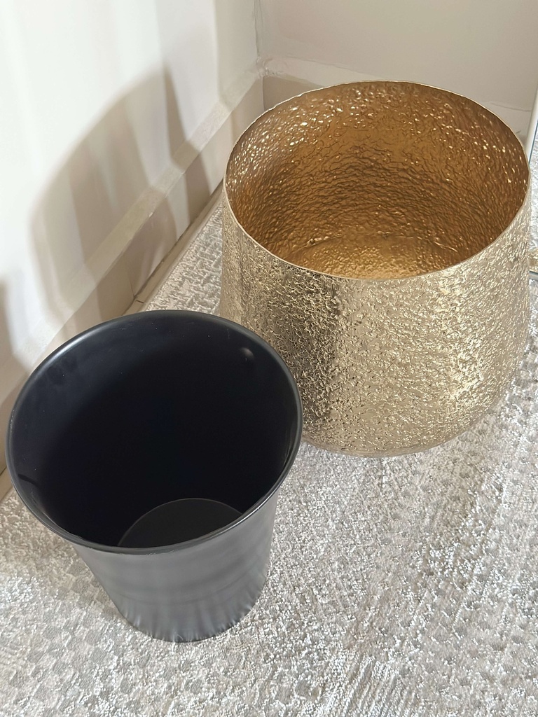 Macetera de hammered brass