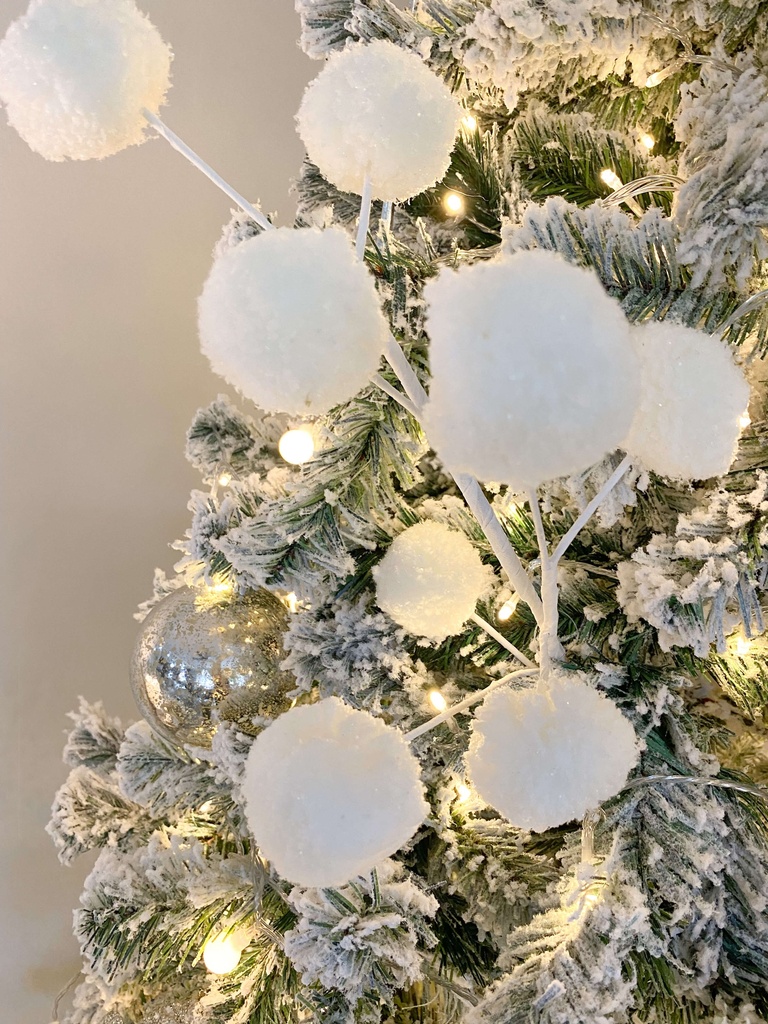 Rama blanca pom pom escarchada