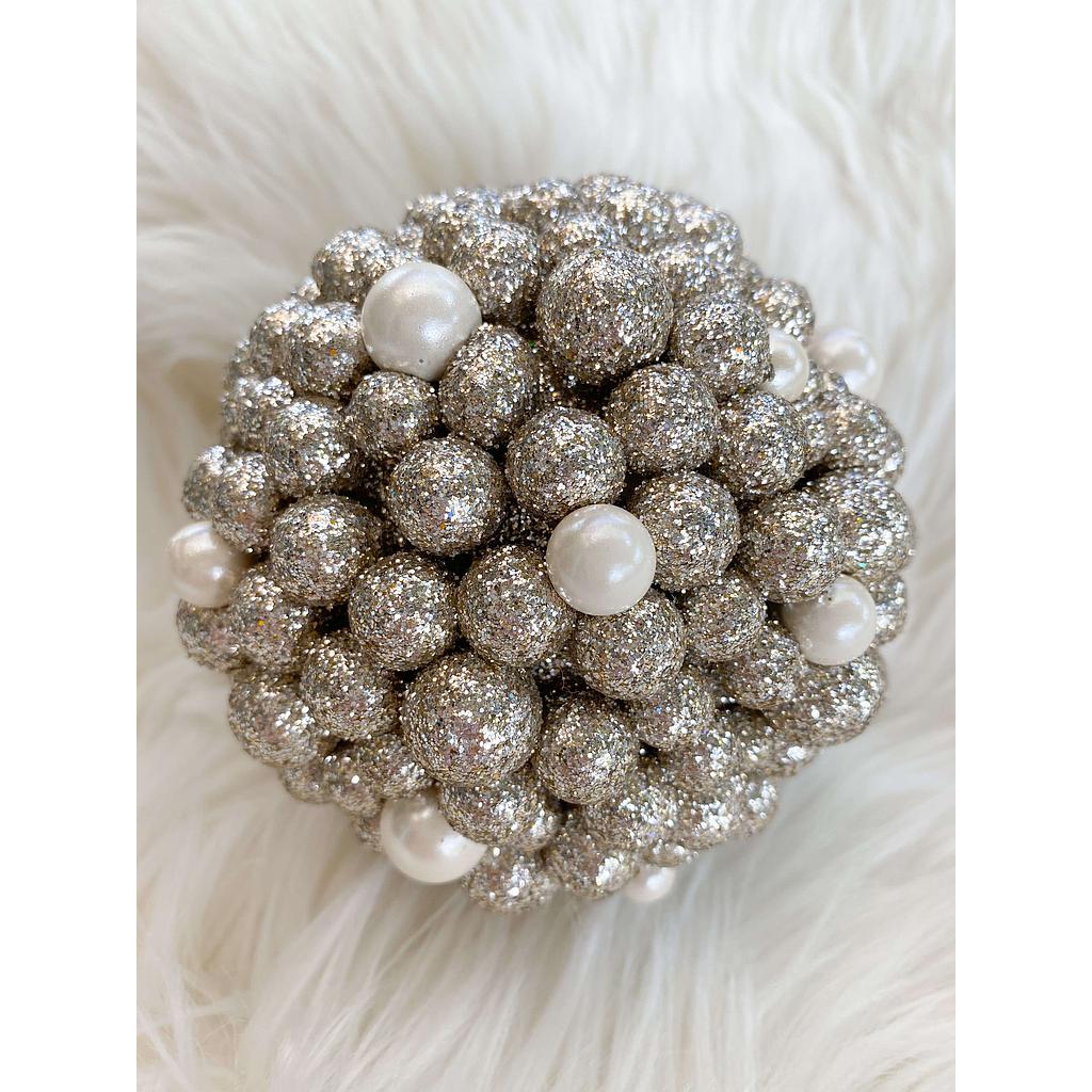 Esfera de perlas y platino