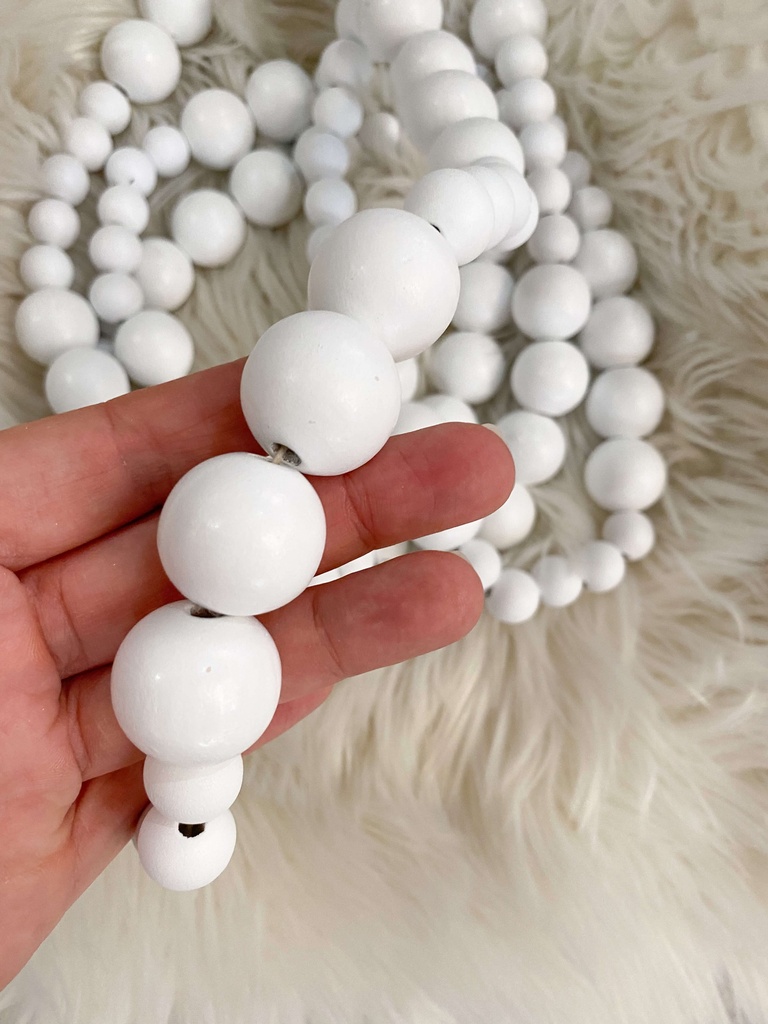 Guirnalda de madera blanca