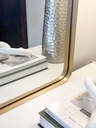 Espejo rectangular de metal dorado