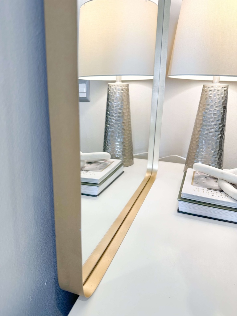 Espejo rectangular de metal dorado