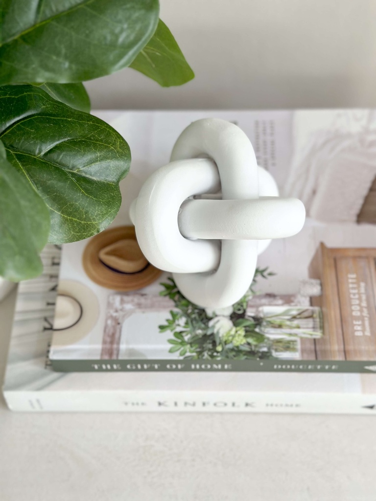 Nudo blanco decorativo