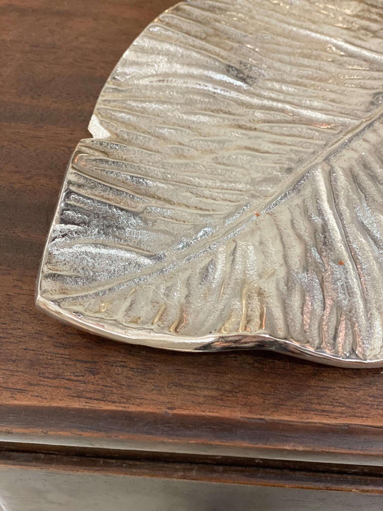 Hoja de metal plateada