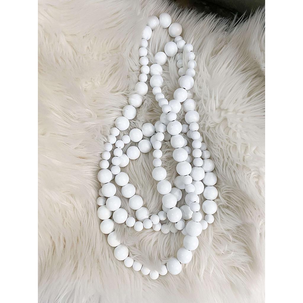 Guirnalda de madera blanca