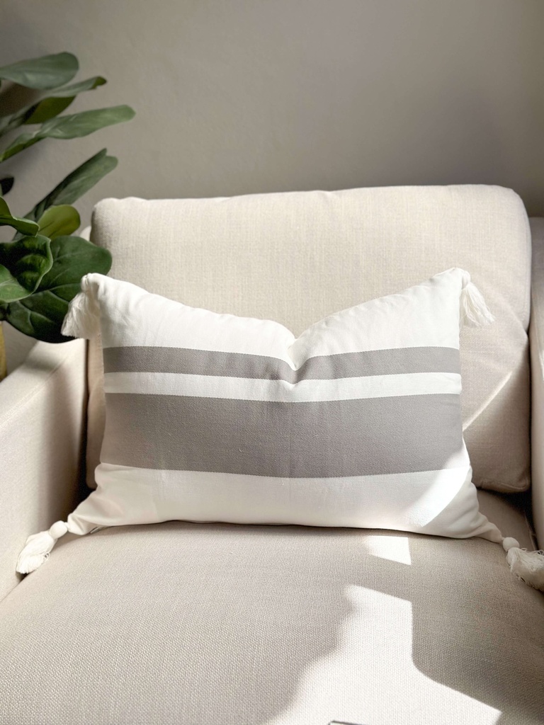 Lumbar blanco/gris con tassel