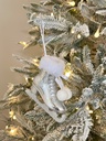 Ornamento de patin con pom pom
