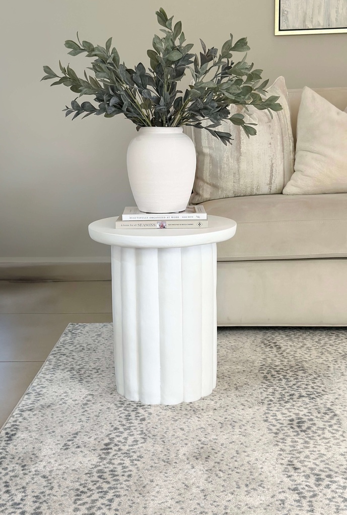 Mesa Auxiliar scalloped blanca