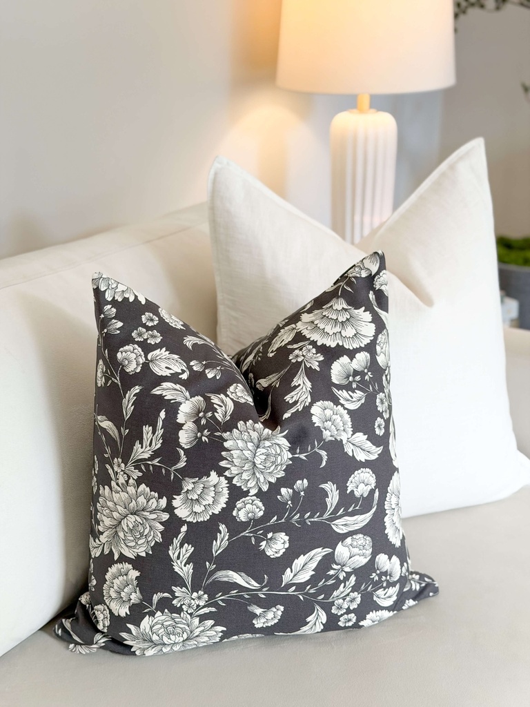 Forro gris oscuro con flores blancas