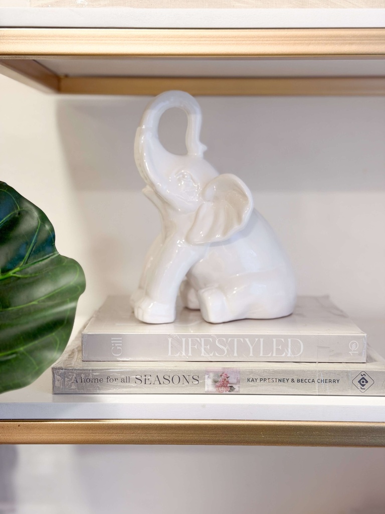 Elefante blanco sentado