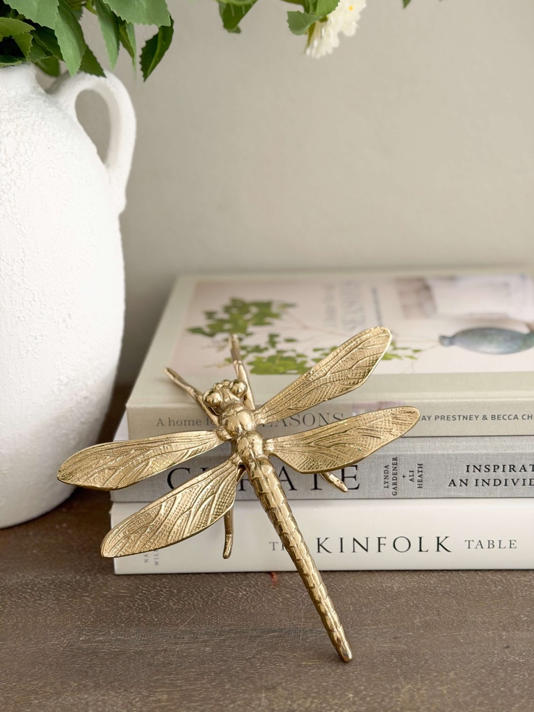 Libelula dorada grande