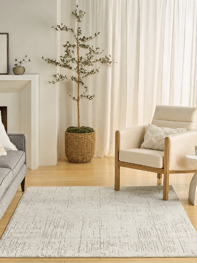 Alfombra gris con tonos marfil