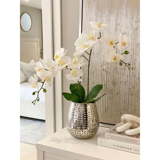 Arreglo de orquideas en base de mercury glass