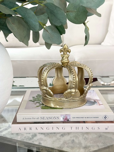 Corona de metal dorada