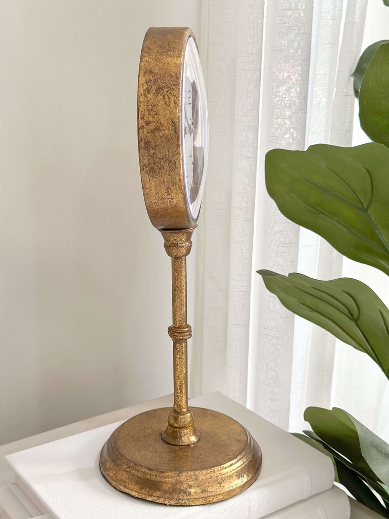 Reloj dorado de mesa