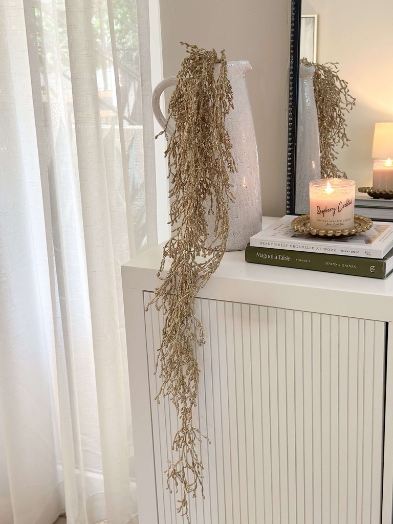 Rama dorada con caida