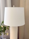 Lampara crema ribbed de ceramica