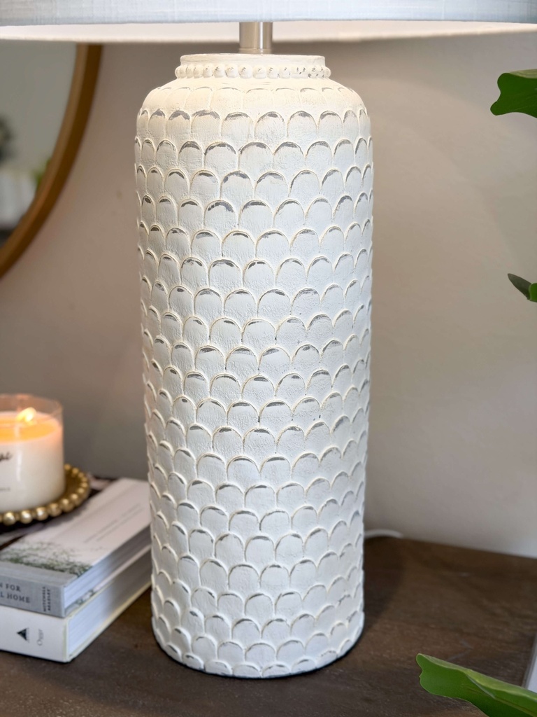 Lampara blanca de concreto con textura
