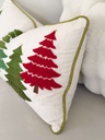 Cojin lumbar con pinos navideños