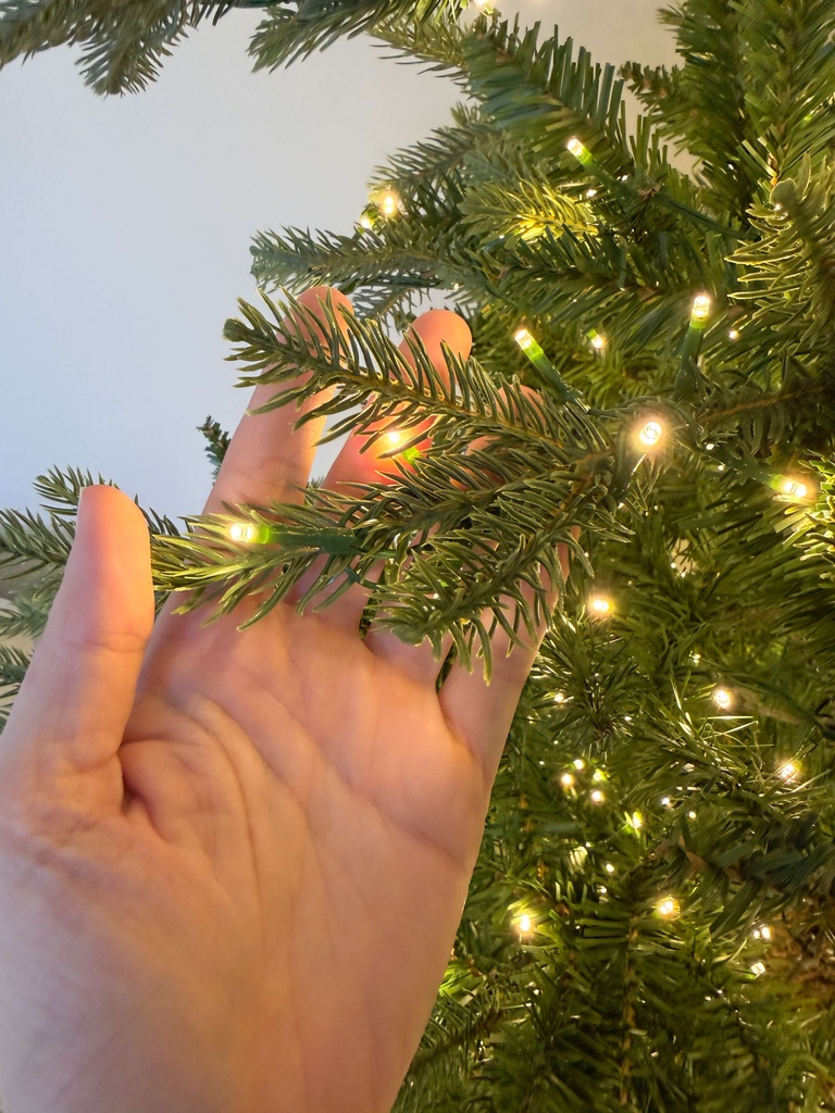 Arbol de Navidad Emerald Fir 7.5'