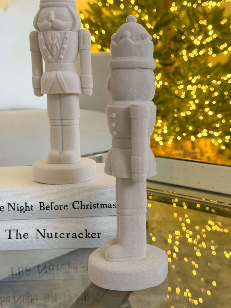 Nutcracker velvet ivory (2 Opciones)