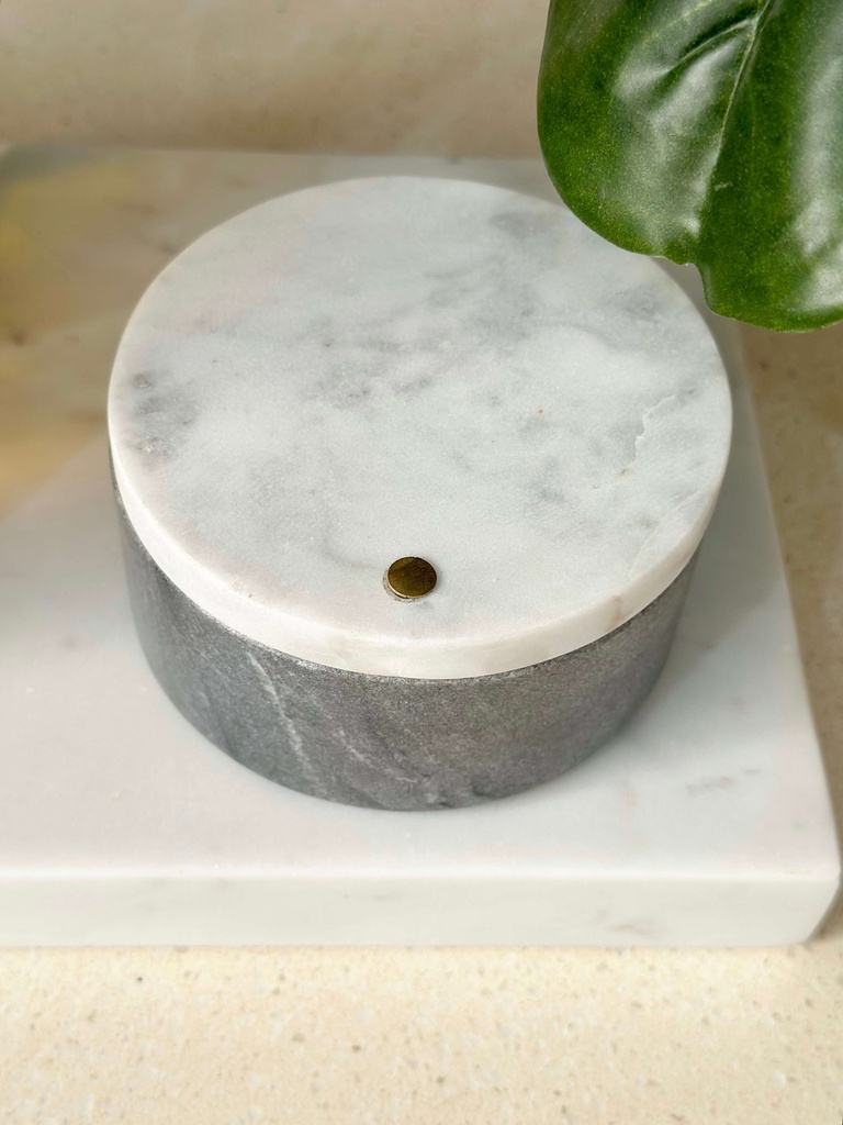 Pepper and salt cellar