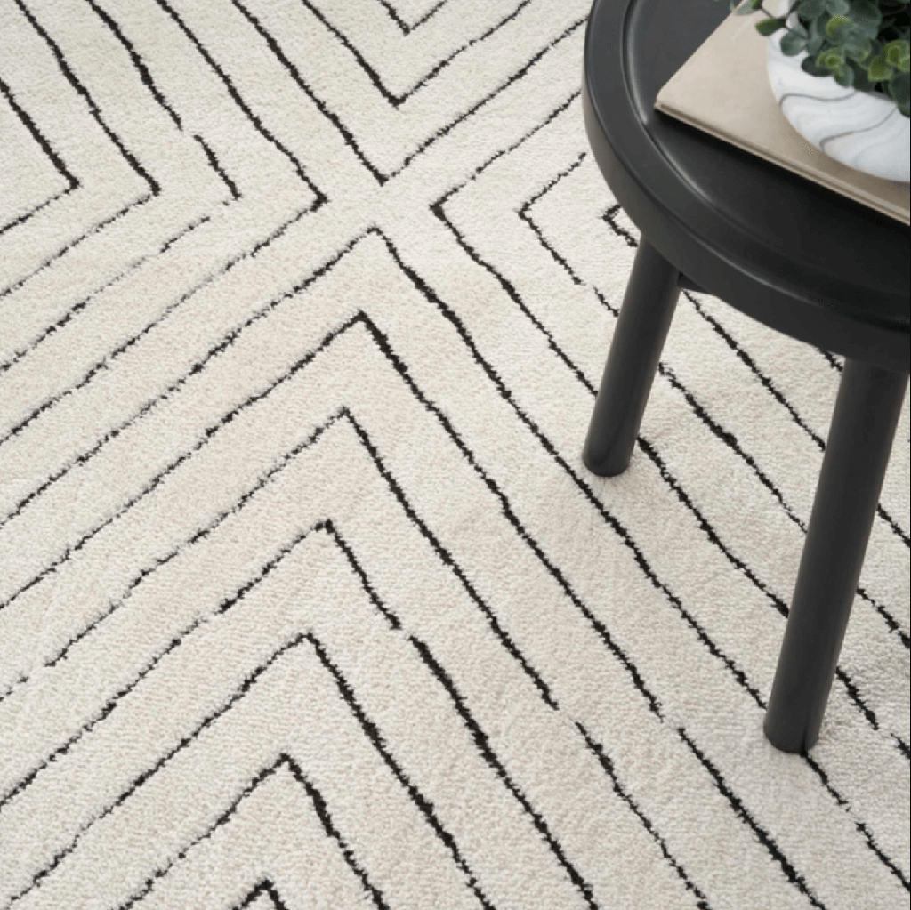 Alfombra crema lineas negras
