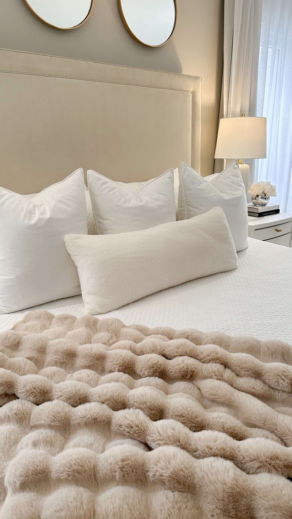 Cojin lumbar oversized faux fur