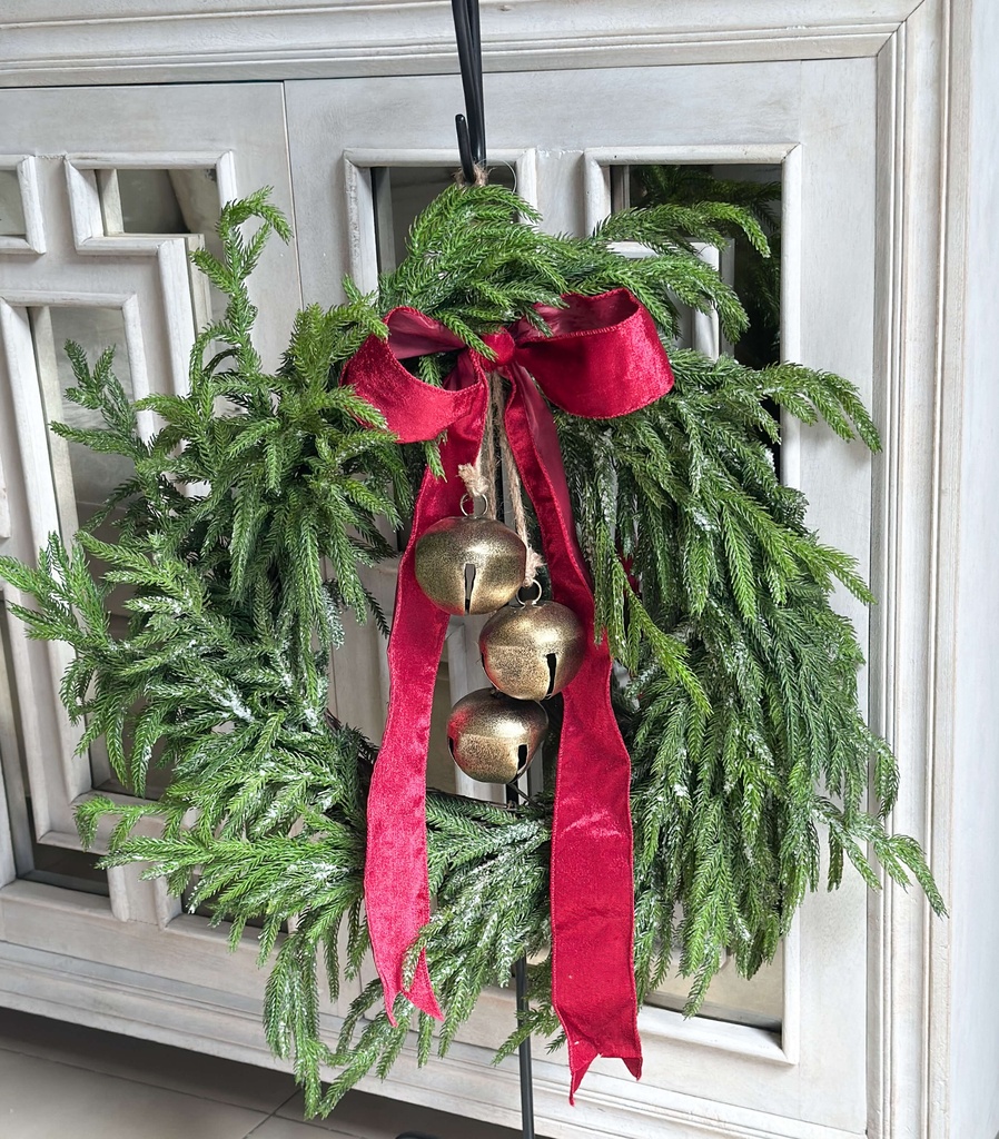 Corona nevada de pino norfolk