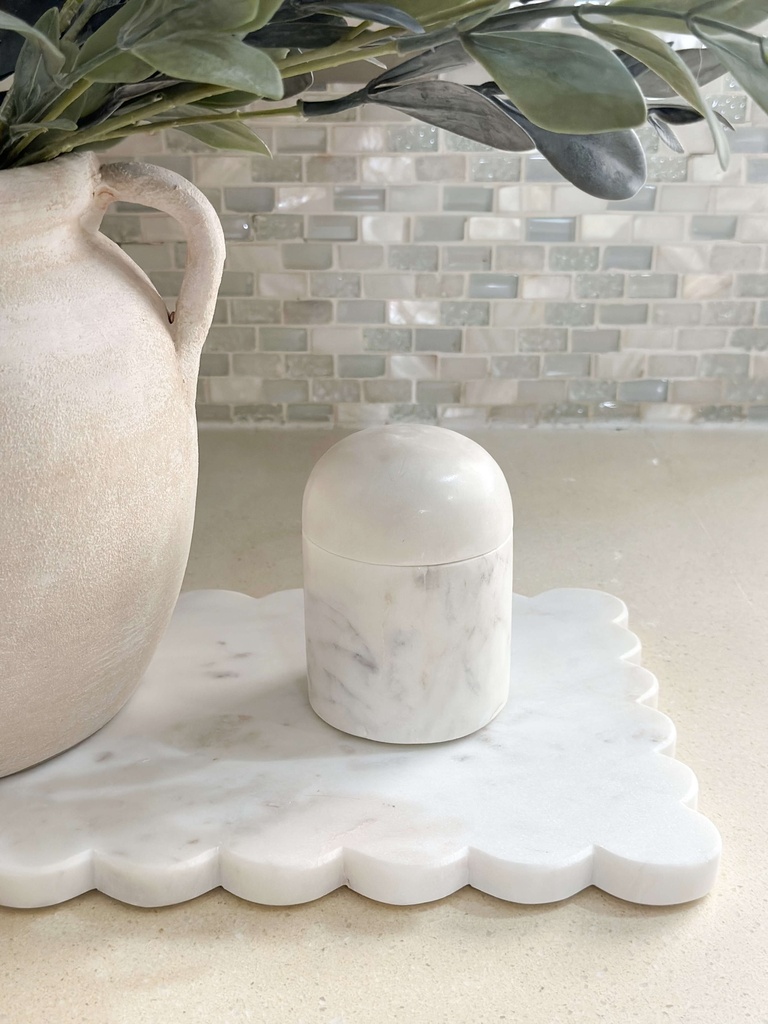 Contenedor de marmol con tapa