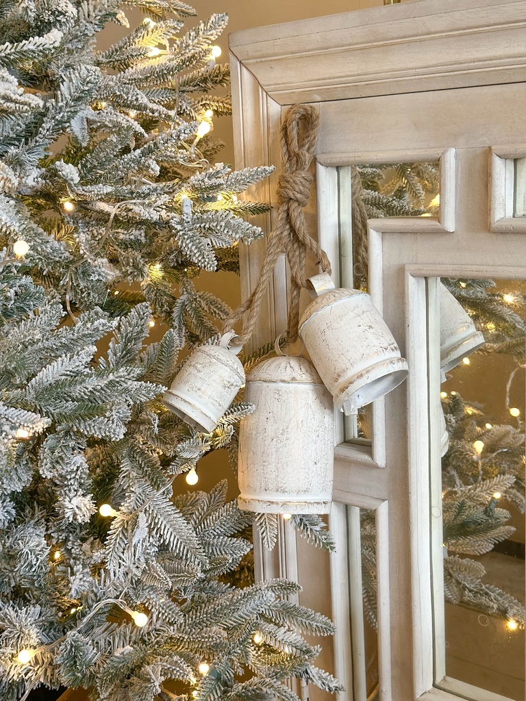 Racimo de 3 campanas blancas