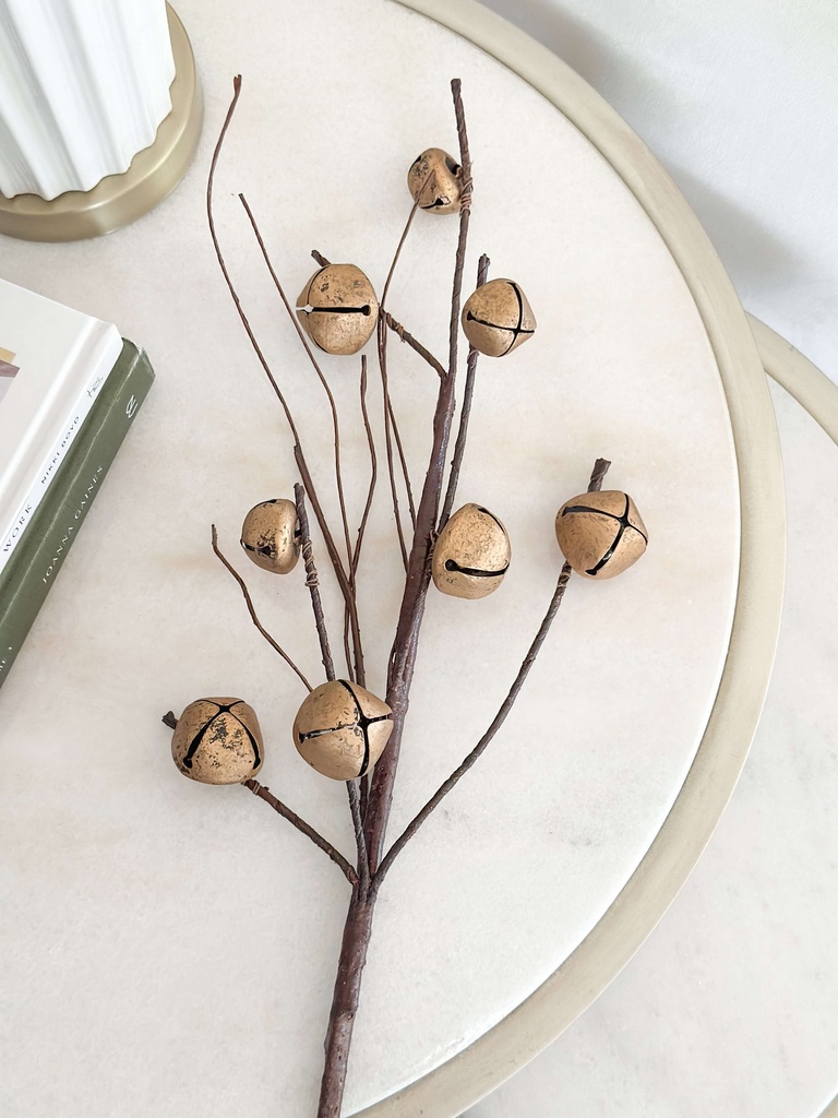 Rama con cascabeles dorados