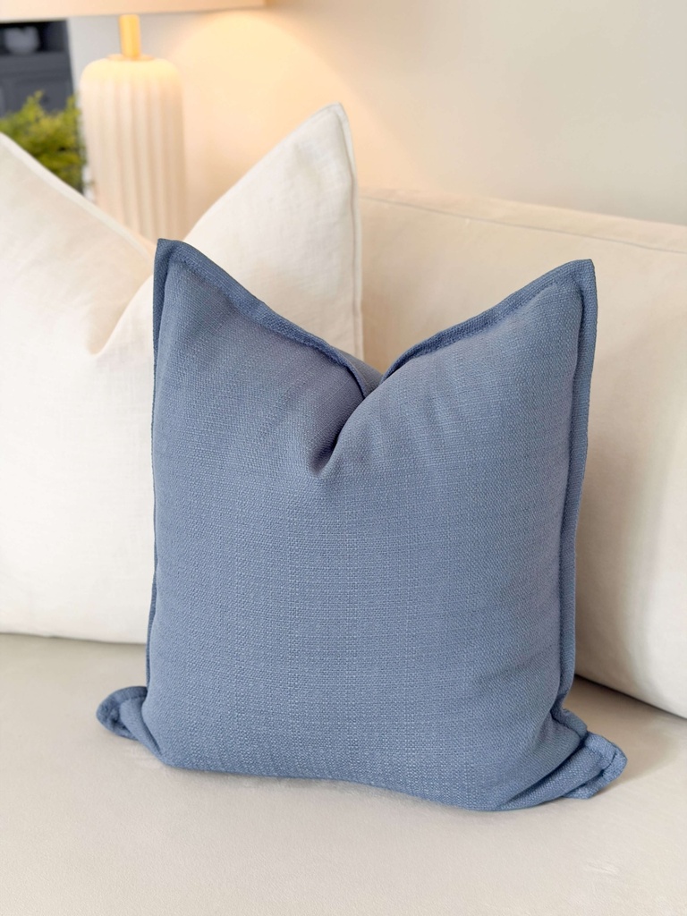 Forro de cojin azul con orilla