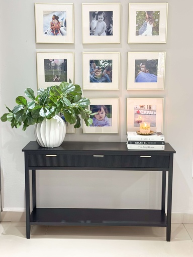 [15966] Consola negra moderna